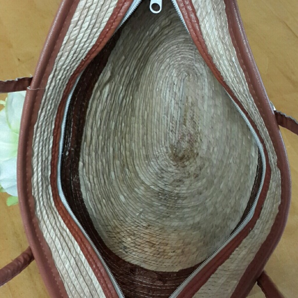 Straw Floral Purse - Picture 4 of 7